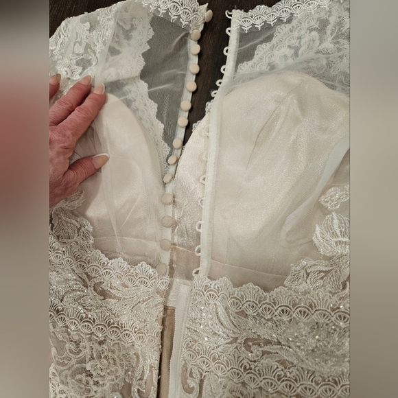 NWT 🔔 Melissa Sweet Sleeved V-Neck Sheath Wedding Dress - SIZE 4 - Picture 10 of 16